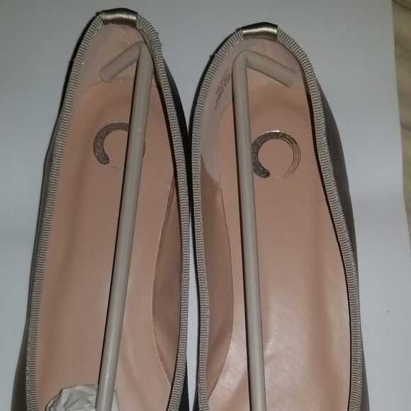 Shoes - Picture 2 of 5